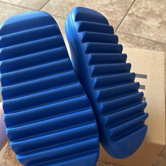 Azure Yeezy slides - Picture 5 of 5